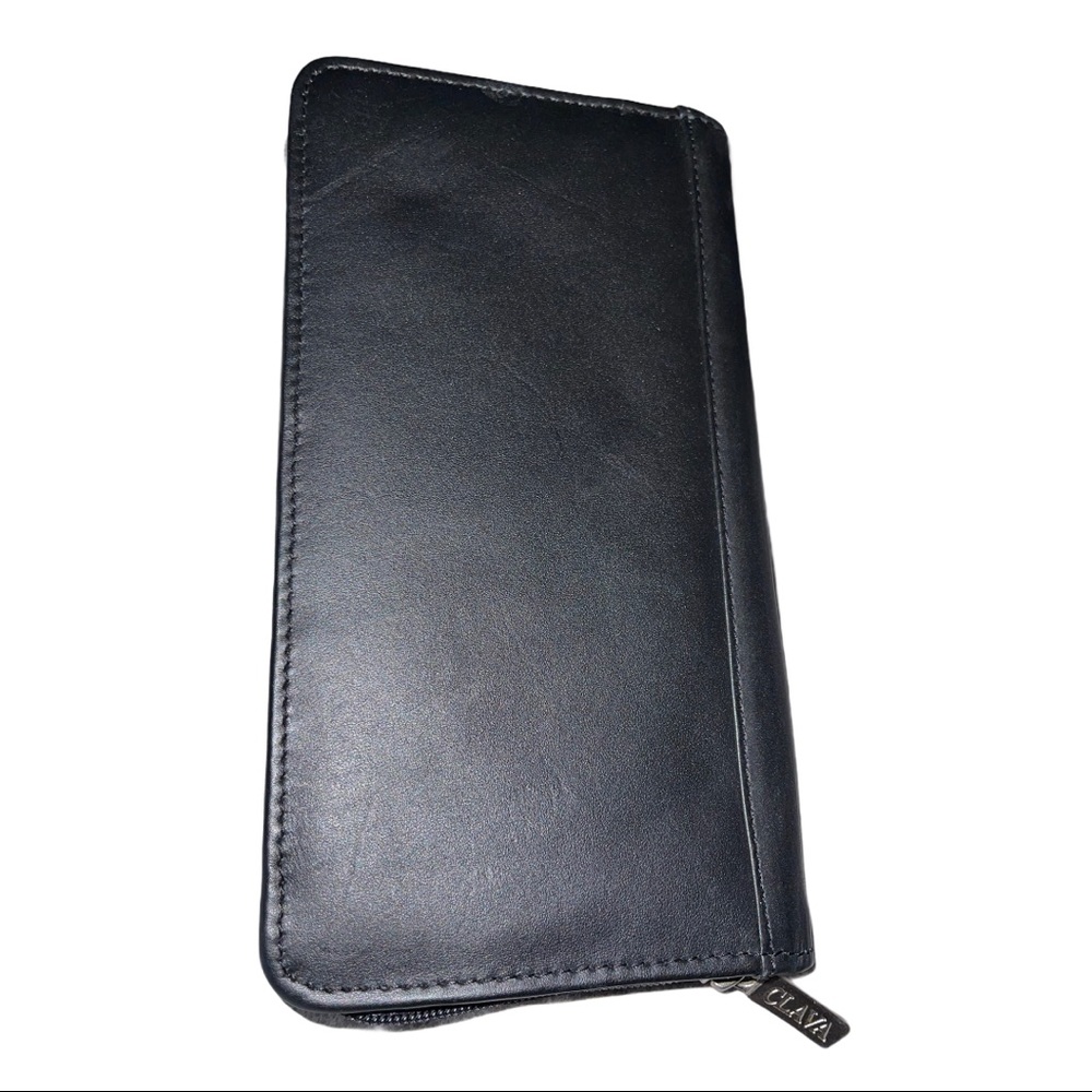 Clava Leather Zip Travel and Passport Wallet